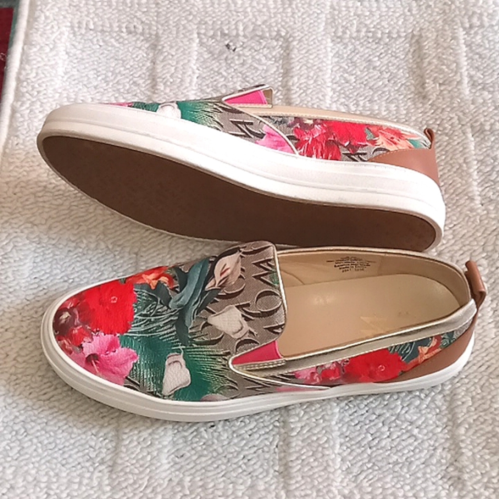 Womens Nine West slip on leather floral shoes, pre loved condition, size 8M - Picture 3 of 8
